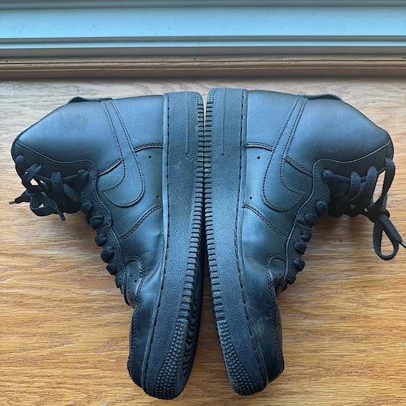 Men’s Nike AF1 Black High-Top Sneakers - Picture 3 of 7